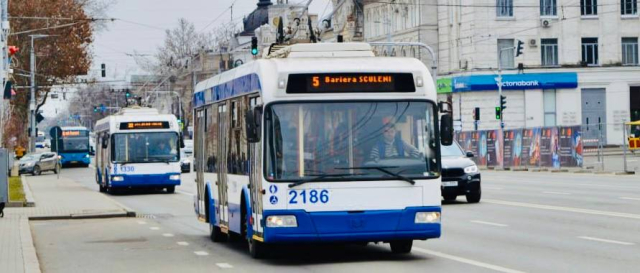 Ttransportul public troleibuze și autobuze activează conform itinerarelor stabilite